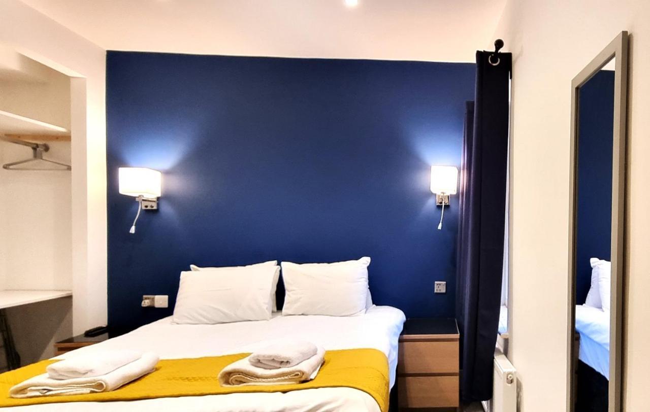 Spacious 6 Bedroom House, 4 Bathrooms, Central, 2 Parking Spaces Swindon Dış mekan fotoğraf